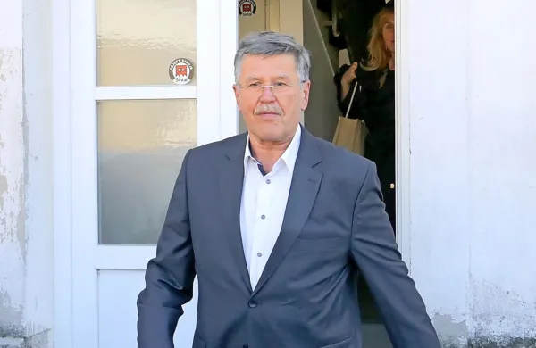  Sodba višjih sodnikov se ne more spremeniti v škodo obtoženih, 
zato Dušanu Črnigoju (na fotografiji) in Ožbeju Marcu denarne 
kazni ni treba plačati.