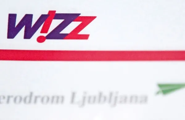 Madžarski nizkocenovni letalski prevoznik Wizzair z zimsko sezono 2019/2020 ukinja povezavo med Ljubljano in Brusljem 
oziroma Charleroijem, ker linija ni dosegla prevoznikovih pričakovanj.