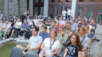   Filmski navdušenci  iz vse Slovenije  so včeraj pozorno prisluhnili 
smernicam, ki jih bodo vodile pri ustvarjanju kratkih filmov.    