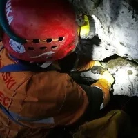 V jami pri Predmeji obtičal po&scaron;kodovani jamar