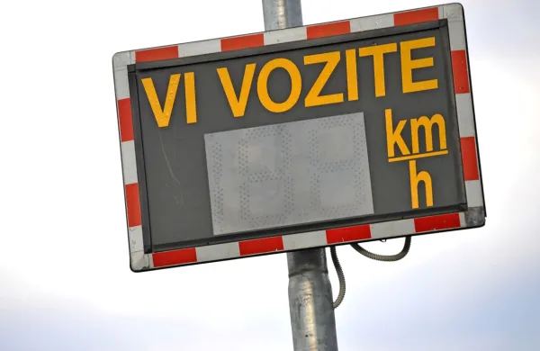 Agencija za varnost prometa je 30 občinam, tudi Primorskim, 
podelila prikazovalnike hitrosti.