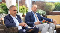 Delovno sodišče je zavrnilo vse tožbene zahtevke  nekdanjega 
predsednika  in člana Hitove uprave Janeza Mlakarja (levo) in 
Tevža Korenta.