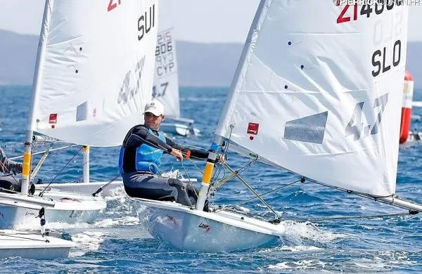 Ga&scaron;perja Strahovnika od medalje ločuje ena regata