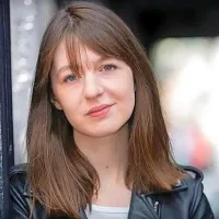 Prvi roman irske avtorice Sally Rooney je navdušil literarne kritike 
in bralce.