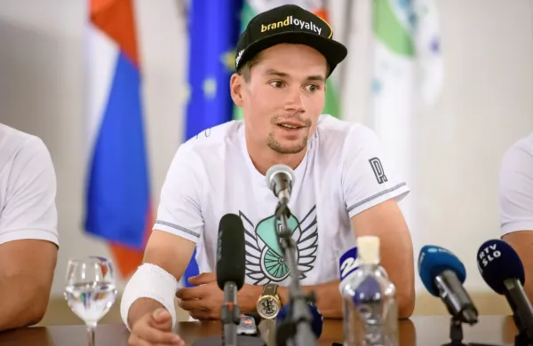 Primož Roglič z Jumbo-Vismo se je znašel na tleh in izgubil 40 
sekund.