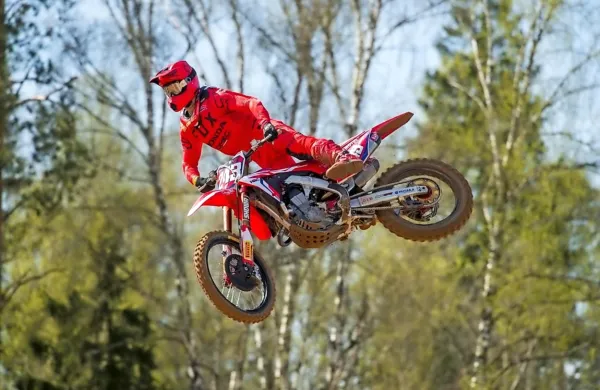 Čeprav je prejšnji teden osvojil naslov svetovnega prvaka, slovenski motokrosistični as Tim Gajser ne popušča. 