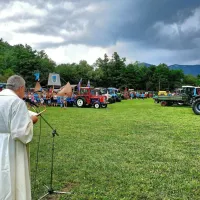 Traktorje in njihove voznike je blagoslovil  podgrajski župnik Peter 
Pipan.