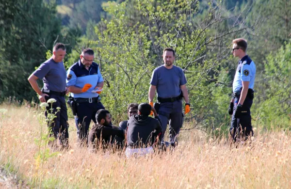 Migranti dober posel za njihove rojake