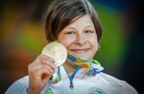 Olimpijska prvakinja Tina Trstenjak se je uvrstila v polfinale 
svetovnega prvenstva v judu v kategoriji do 63 kg. 