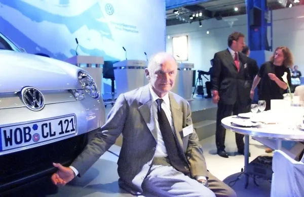 Znano je bilo, da je Ferdinand Piëch v Volkswagnu vladal s trdo 
roko, morda je tudi zato na mestu izjava nekdanjega nemškega 
kanclerja Gerharda Schröderja, da je Piëch v avtomobilski industriji pustil zelo močan pečat.