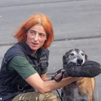 Ladjo je stražila tudi ovčarka Ora
