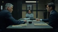 Preiskovalca Bill Tench in Holden Ford z zloglasnim morilcem Davidom Berkowitzem, ki se je v medijih proslavil z imenom 
Son of Sam. Moril je med  letoma 1975 in 1977, priznal je osem umorov.