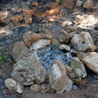 Zagorelo je nad cesto Ajdov&scaron;čina &ndash; Col