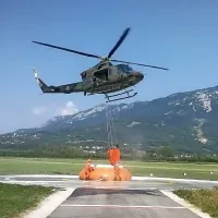 V gašenje  požara  so vključili  tudi vojaški helikopter.