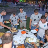 Koprski rokometa&scaron;i z navijači in pokrovitelji