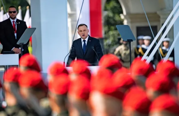 Poljski predsednik Andrzej Duda je v Varšavi gostil spominsko 
slovesnost ob 80. obletnici druge svetovne vojne.