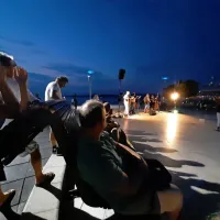 Plavajoči grad - z domi&scaron;ljijo nad okove