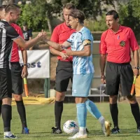 Etien Velikonja (v modro-belem dresu Gorice) je iz Bilj odšel na 
Nizozemsko. 