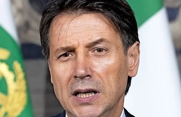 Za novo vlado pod vodstvom nestrankarskega Giussepeja Conteja 
je glasovalo okoli 79 odstotkov članov.