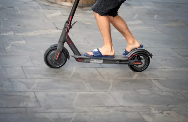 Nem&scaron;ki okoljevarstveniki opozarjajo na negativen vpliv električnih skirojev