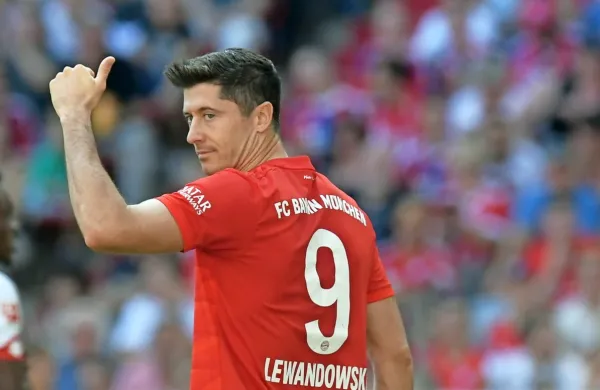 Robert Lewandowski na začetku sezone v dresu Bayerna trese 
mreže kot za stavo. 