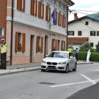 Objestneži ukradli silhuete policistov