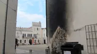 Koprski kriminalisti preiskujejo zadnje požare zabojnikov. 