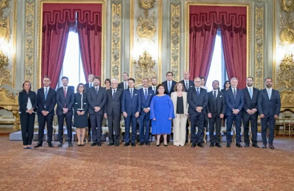 Prisegla je nova italijanska vlada pod vodstvom novega starega 
premierja Giuseppeja Conteja.