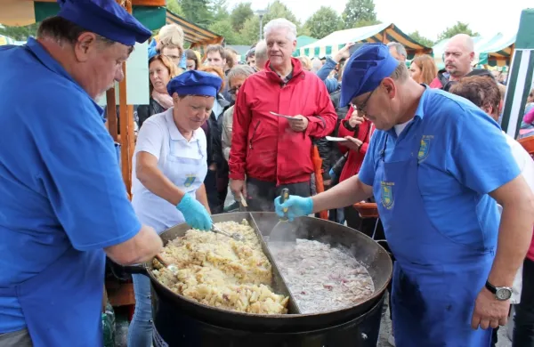 Na svetovnem festivalu pojedli več tisoč porcij praženega krompirja