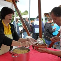 Na svetovnem festivalu pojedli več tisoč porcij praženega krompirja