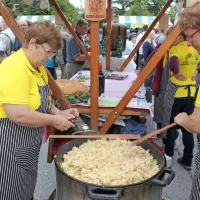 Na svetovnem festivalu pojedli več tisoč porcij praženega krompirja