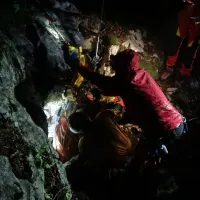 Pri reševanju Boža Remškarja iz jame Preporod je sodelovalo 36 
jamarskih reševalcev iz reševalnih centrov Tolmin, Sežana, Postojna in Ljubljana.



