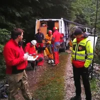 Na pomoč so priskočili tudi gorski reševalci, pripadniki ajdovske 
civilne zaščite in enote nujne medicinske pomoči urgentnega 
centra ajdovskega zdravstvenega doma.