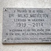 Milko Matičetov je vedno ostal povezan tudi s Krasom, čeprav je 
največ ljudskega blaga zbiral v Reziji.