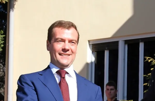 Dmitrij Medvedjev je izrazil pričakovanje, da bo Slovenija dala svoj 
prispevek pri reševanju Agrokorja in Mercatorja.