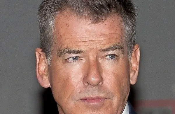 Igralec Pierce Brosnan na filmskem festivalu v francoskem Deauvilleu ni mogel prehvaliti najstniške okoljske aktivistke Grete 
Thunberg, hkrati pa je opozoril, da jo je treba zaščititi.