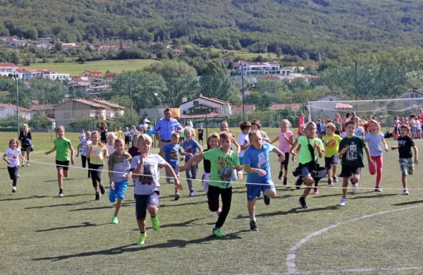 Ajdovske Mini olimpijade se je udeležil tudi predsednik države 
Borut Pahor in se z najpogumnejšimi pomeril v teku na 25-metrski 
razdalji. 