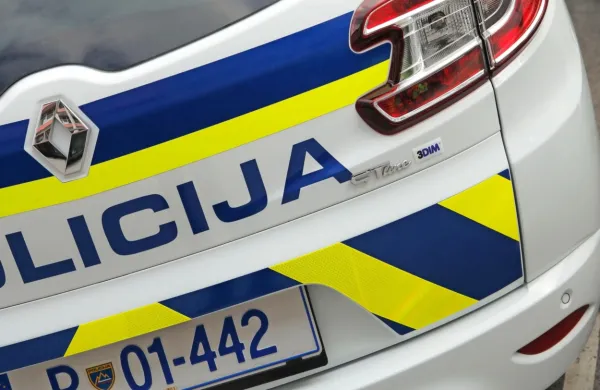 Policija zaradi suma tihotapljenja migrantov prijela novinarja Pop TV