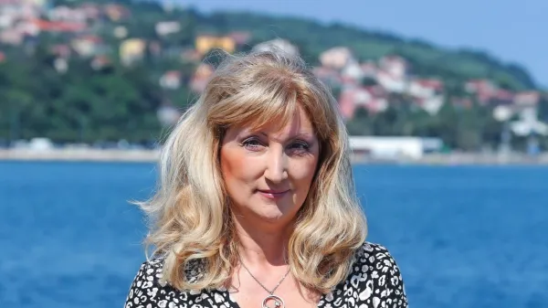 Odprtost ali samozadostnost - realna, a odvečna dilema