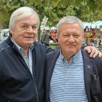 Dragan Velikić se je v Ljubljani srečal s pevcem Ladom Leskovarjem, ki ima opazno vlogo tako v njegovih otroških spominih 
kakor v romanu Preiskovalec. 