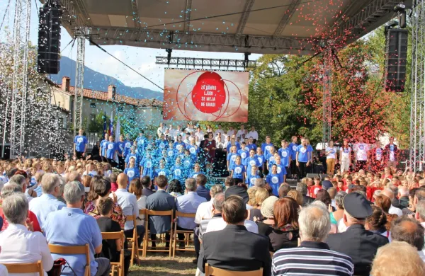 FOTO: Proslava v Ajdov&scaron;čini - &Scaron;arec: &ldquo;Primorke in Primorci ste nam vzor&rdquo;