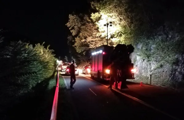  Voznika je med prevračanjem vrglo iz vozila, saj med vožnjo ni 
uporabljal varnostnega pasu. 