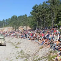 Letalski &scaron;ov na festivalskem nebu