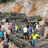Letalski &scaron;ov na festivalskem nebu