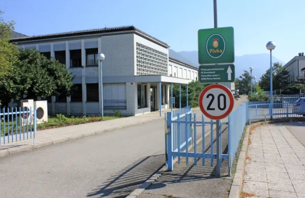 Dražba zemljišč v neposredni bližini nekdanje Mipove upravne 
stavbe v Kromberku (na sliki) bo najbrž zadnja v Mipovem 
stečajnem postopku.