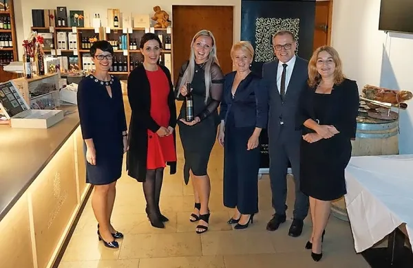 Slovenskega dneva v Lihtenštajnu se je udeležila tudi kmetijska 
ministrica Aleksandra Pivec (tretja z desne).