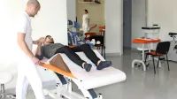 Le usposobljeni fizioterapevt zna samostojno delati in učinkovito 
pomagati bolniku. 