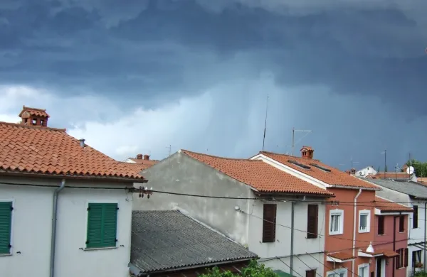 Popoldne in zvečer možne plohe in nevihte
