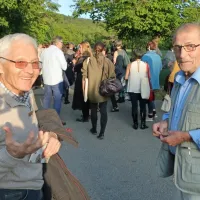 Soustanovitelj Vilenice Aleksander Peršolja (desno) se je  pomenkoval  z literarnim kolego Tonetom Peršakom.  