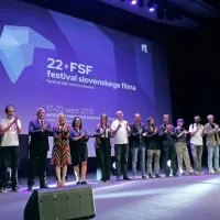 Številčna ekipa filma Jaz sem Frenk, ki ji je poveljeval režiser Metod Pevec (levo), je požela topel sprejem občinstva. 